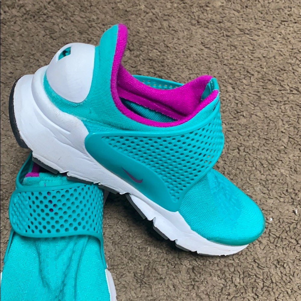 Nike - Picture 2 of 2